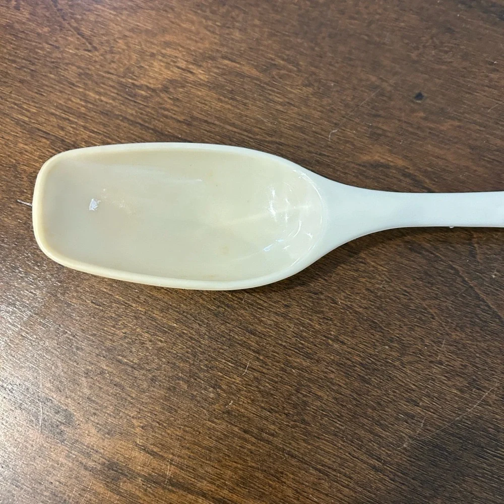 Vintage Foley Bone Color Plastic Spoon Kitchen Dipper Utensil Farmhouse In VGUC